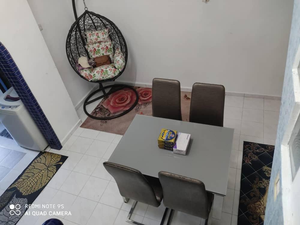 R&R Homestay Simpang Renggam Exterior foto