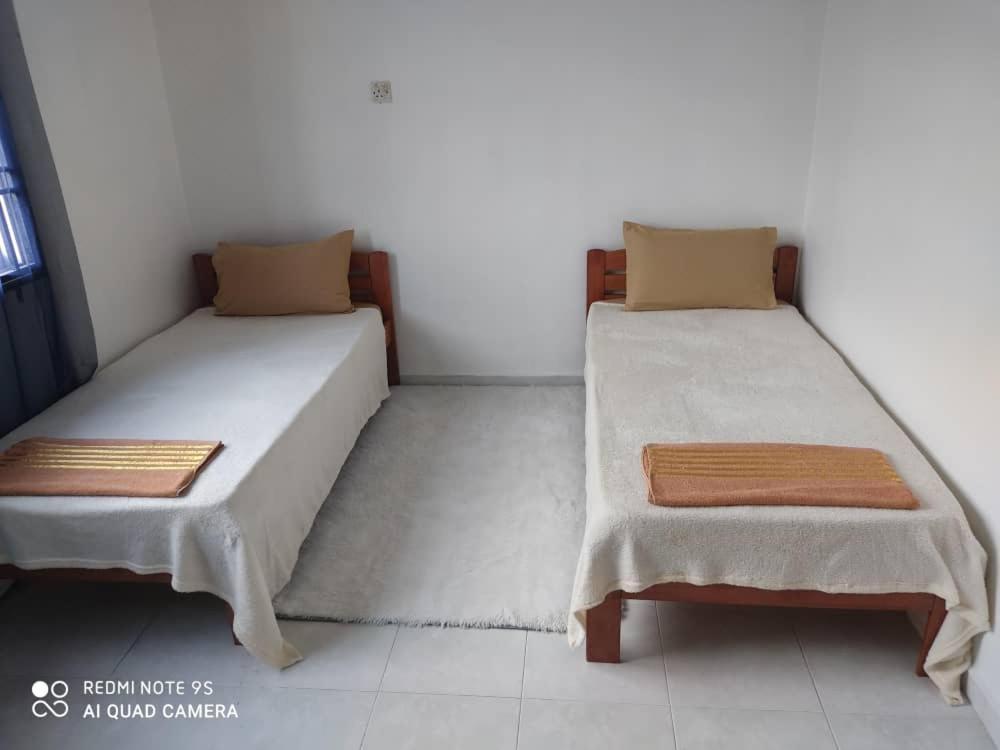 R&R Homestay Simpang Renggam Exterior foto